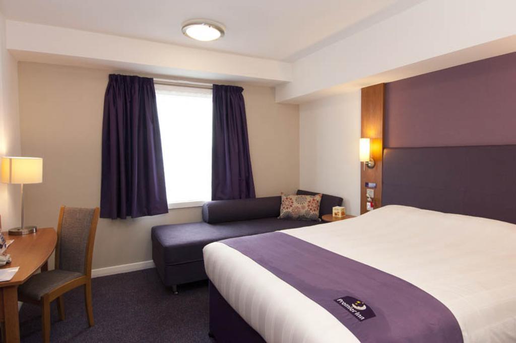 Premier Inn Dover East ภายนอก รูปภาพ