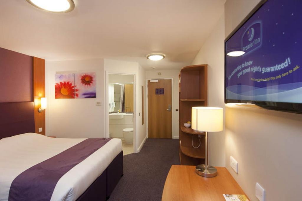 Premier Inn Dover East ภายนอก รูปภาพ