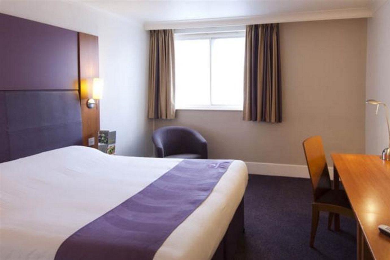 Premier Inn Dover East ภายนอก รูปภาพ
