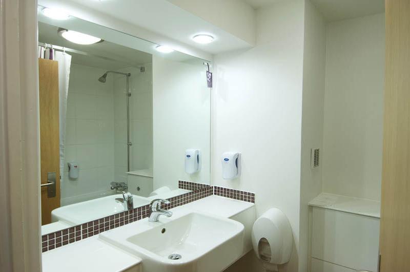 Premier Inn Dover East ภายนอก รูปภาพ