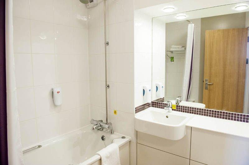 Premier Inn Dover East ภายนอก รูปภาพ