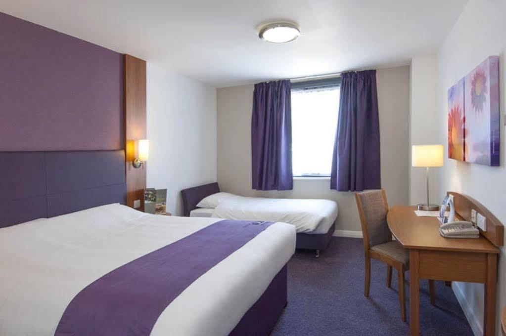 Premier Inn Dover East ภายนอก รูปภาพ